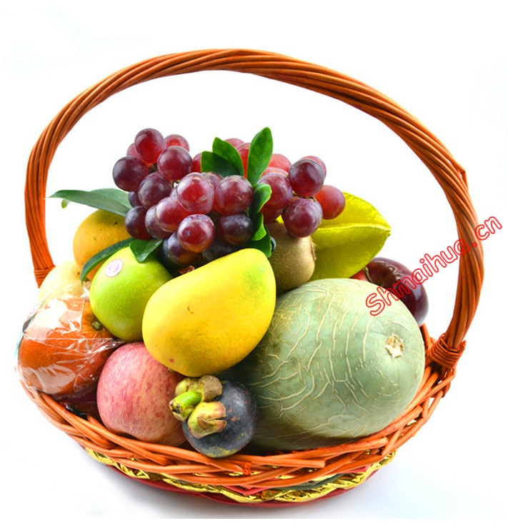甜甜蜜蜜-哈密瓜、芒果、苹果、橘子、梨、山竹、油桃、提子、杨桃、猕猴桃,精美手提果篮（图上没有的水果，则以时令水果代替，不再通知订货人，篮子和配饰等具体以当地实物为准）