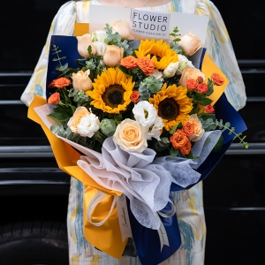 ��������-9֦����õ�壬4֦����õ�壬3֦���տ���4֦��ɫ��۹��������ȼ���Ҷ��׺ ��װ���ڳİ�ɫѩ��ֽ����Χ��ɫ����ɫŷ��ֽ������װ��ǳɫϵ�д�����